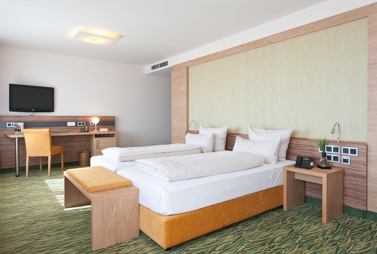 Hotel Bildungsblick Kirchseeon Екстериор снимка
